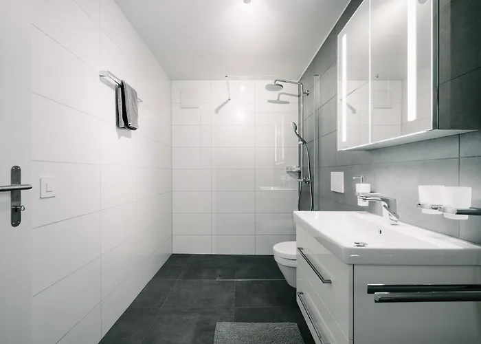 Niesen In See- Und Bergnaehe, Modern, Erdgeschoss, Ohne Treppen, 4 Gaeste * Spiez